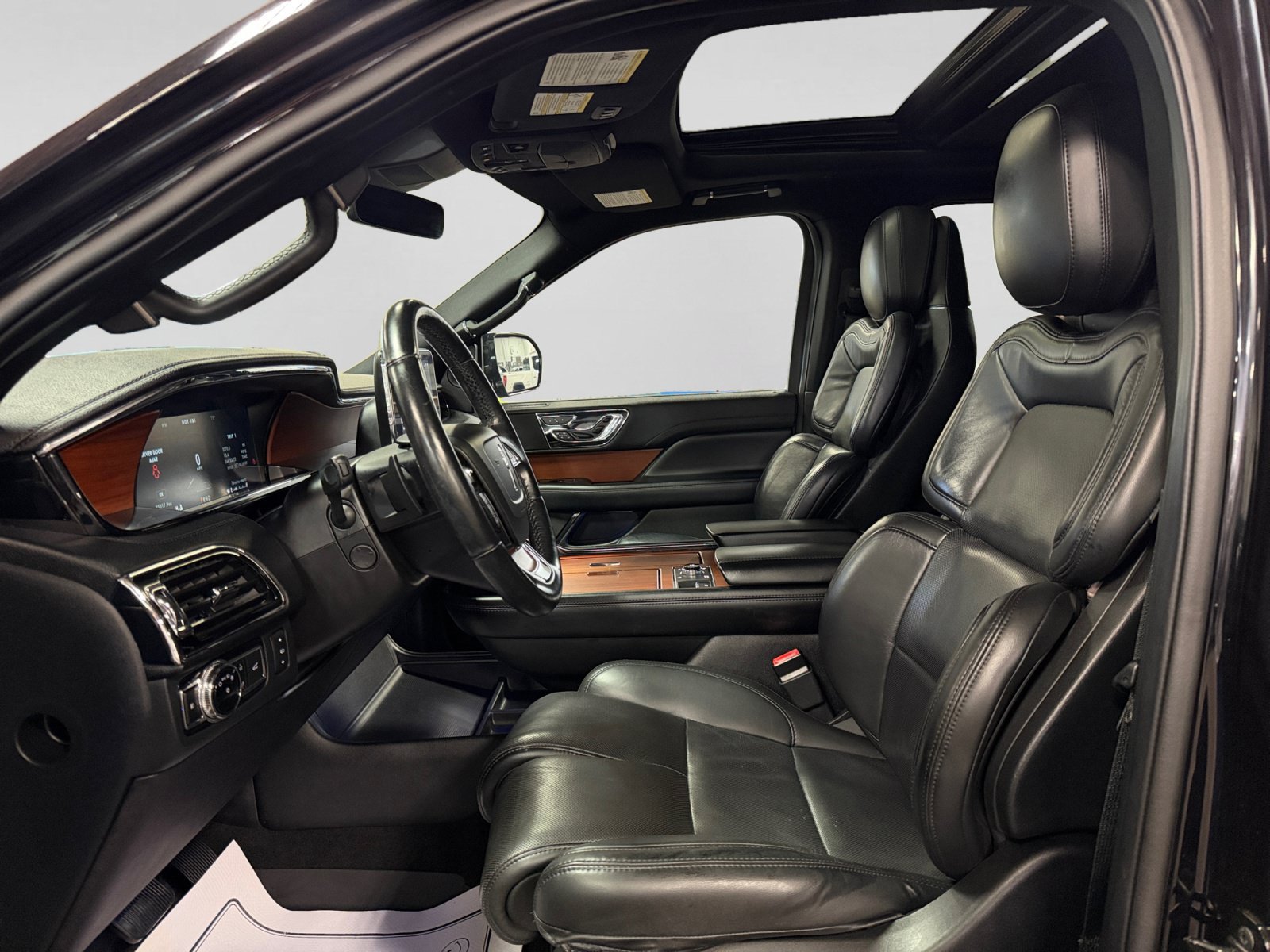 Used 2020 Lincoln Navigator Reserve AWD/4WD image 14