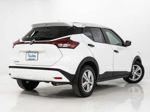 Used 2021 Nissan Kicks S image 27