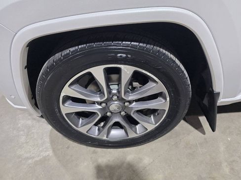 Used 2018 Jeep Grand Cherokee Overland AWD/4WD image 23