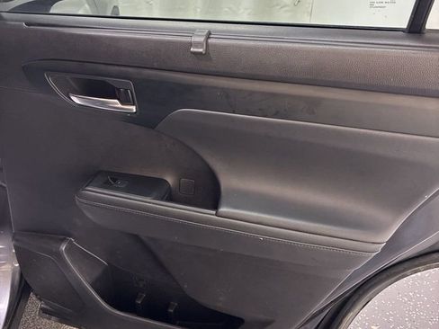 Used 2022 Toyota Highlander XSE AWD/4WD image 30