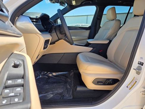 Used 2024 Jeep Grand Cherokee Limited AWD/4WD image 21
