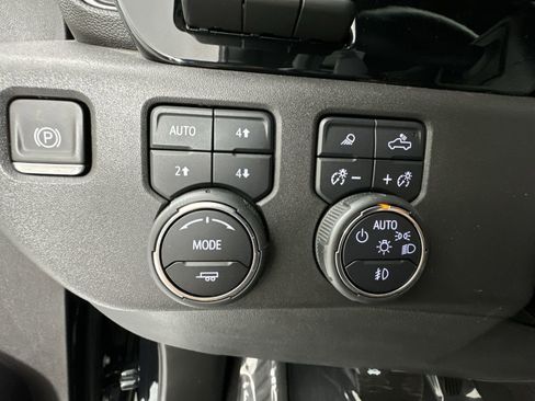 Used 2024 Chevrolet Silverado 1500 ZR2 w/ Technology Package image 16