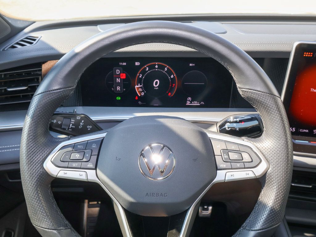 Used 2025 Volkswagen Tiguan SE R-Line AWD/4WD image 22