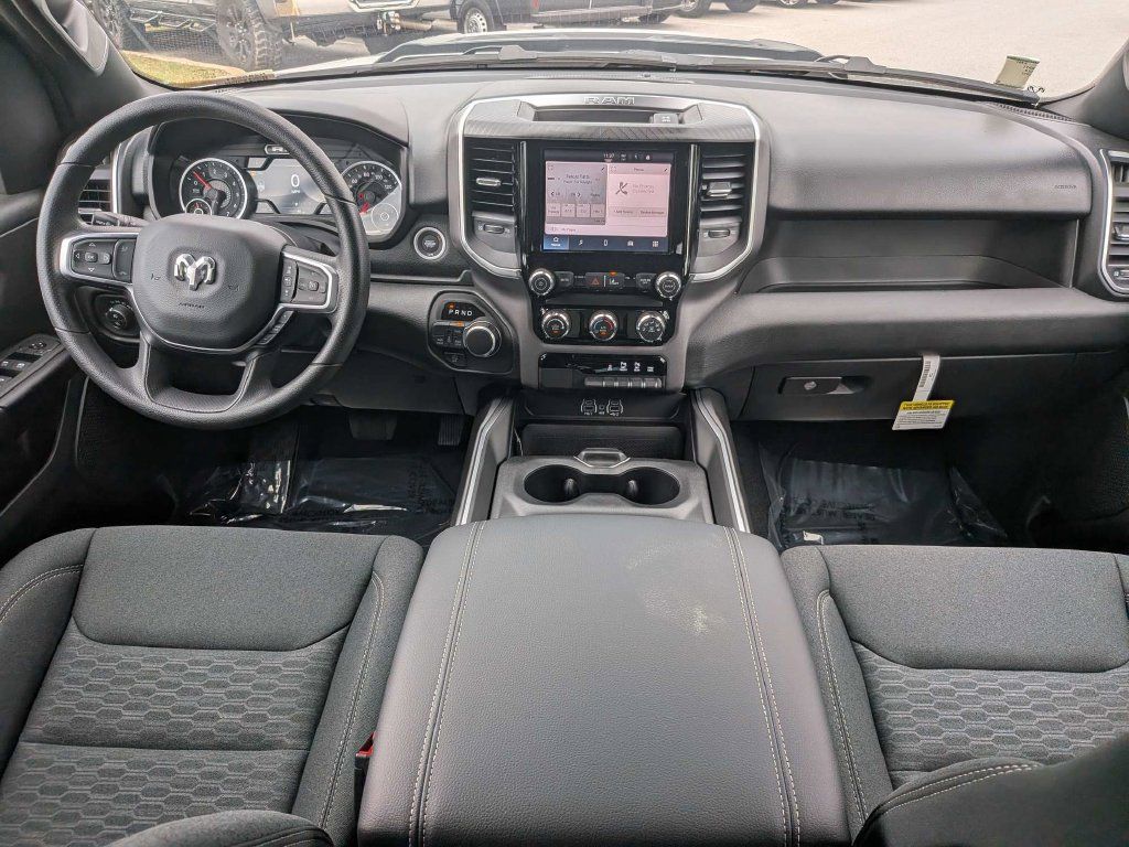 New 2026 RAM 1500 Express AWD/4WD image 16