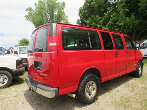 Used 2003 Chevrolet Express 2500 Passenger w/ LS Preferred Equipment Group RWD image 5