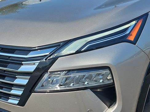 Used 2024 Nissan Rogue Platinum w/ Platinum Premium Package FWD image 32