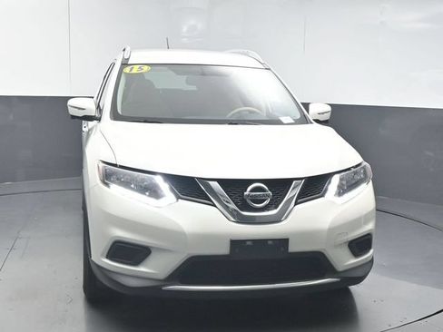 Used 2015 Nissan Rogue SV w/ SV Premium Package FWD image 3
