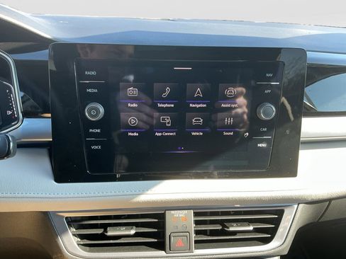 Certified 2025 Volkswagen Taos SEL w/ Black Wheel Plus Package image 21