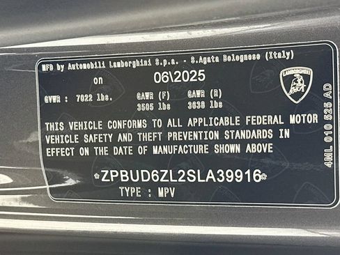 Used 2025 Lamborghini Urus SE AWD/4WD image 32