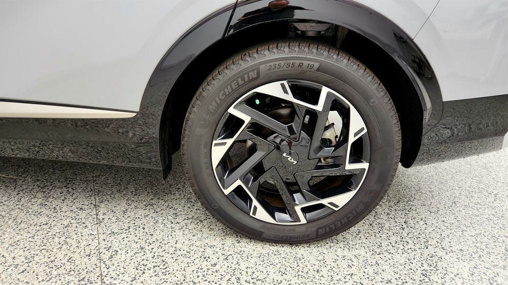 Used 2025 Kia Sportage SX FWD image 9