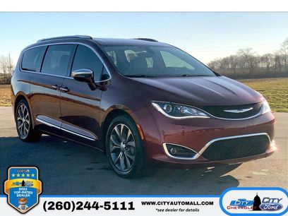 Used 2017 Chrysler Pacifica Limited w/ UConnect Theater Package