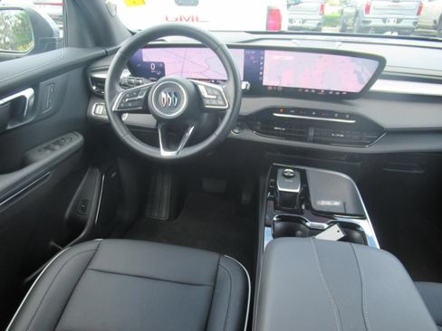 Used 2025 Buick Enclave Preferred AWD/4WD image 13