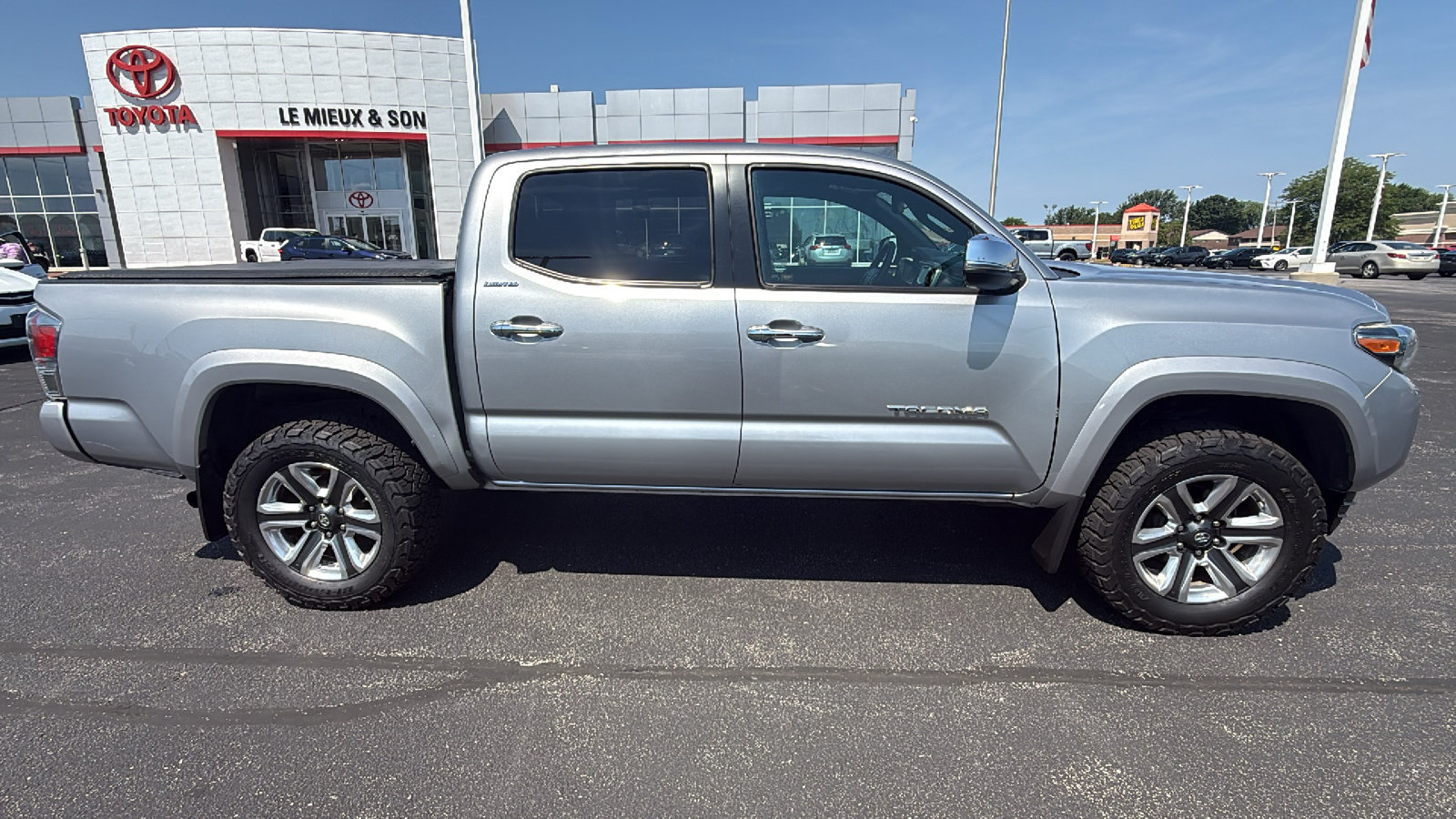 Used 2019 Toyota Tacoma Limited AWD/4WD image 8