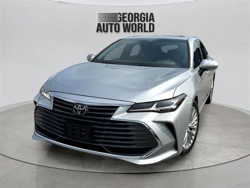 Used 2019 Toyota Avalon Limited image 1