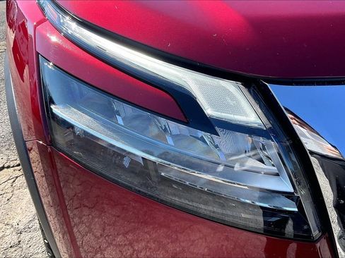 Used 2023 Nissan Pathfinder SL w/ SL Premium Package image 32