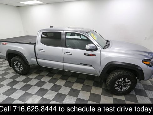 Used 2022 Toyota Tacoma TRD Off-Road w/ TRD Premium Off Road Package AWD/4WD image 6