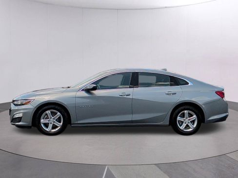 Used 2023 Chevrolet Malibu LT FWD image 2