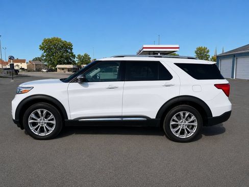 Used 2023 Ford Explorer Limited AWD/4WD image 7