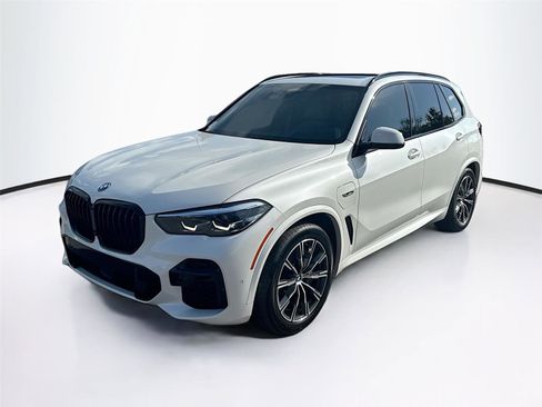 Used 2022 BMW X5 xDrive45e w/ M Sport Package image 3