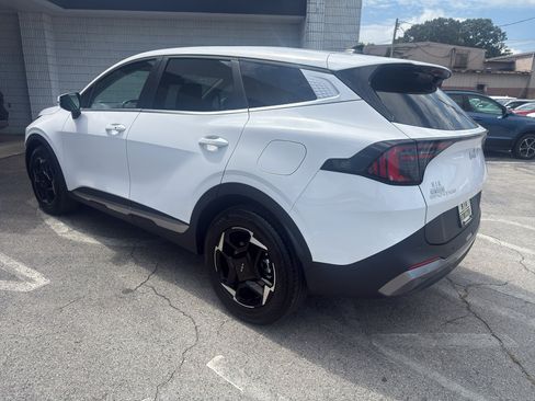 Used 2026 Kia Sportage EX FWD image 9