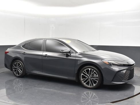 Used 2025 Toyota Camry XLE AWD/4WD image 10