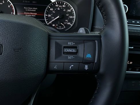 Used 2025 Nissan Rogue SV image 34