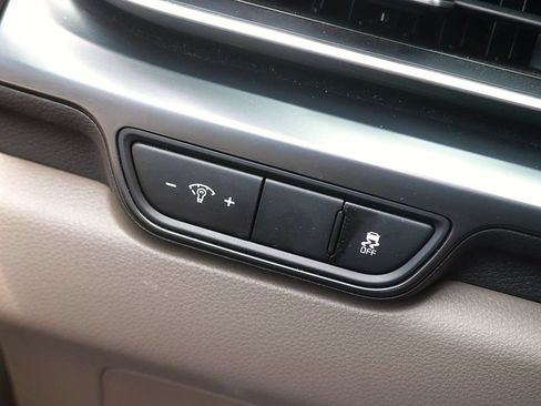 Used 2025 Kia Carnival FWD image 26