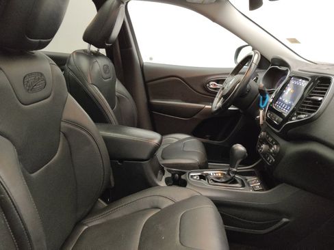 Used 2019 Jeep Cherokee Overland w/ Technology Group image 21