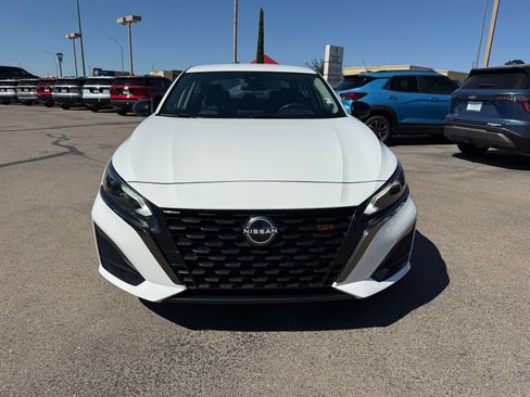 Used 2024 Nissan Altima 2.5 SR FWD image 2
