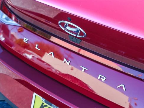 Certified 2023 Hyundai Elantra SEL w/ Convenience Package image 8