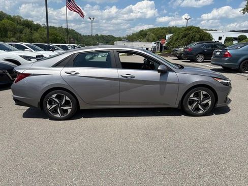 Used 2023 Hyundai Elantra Limited FWD image 8