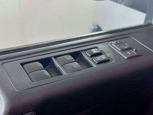 Used 2010 Nissan Titan SE w/ SE Value Truck Pkg image 17