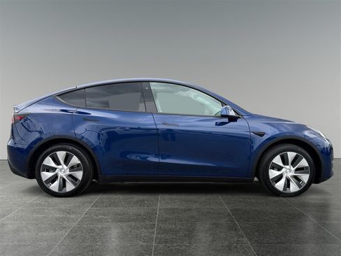Used 2021 Tesla Model Y Long Range AWD/4WD image 7