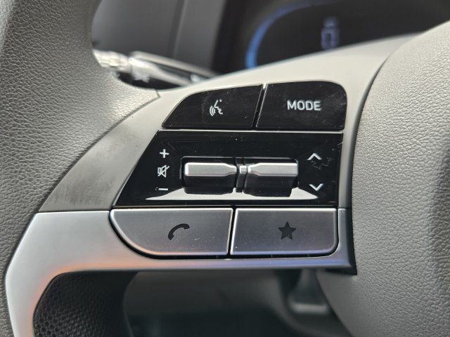 Used 2024 Hyundai Elantra SE FWD image 21