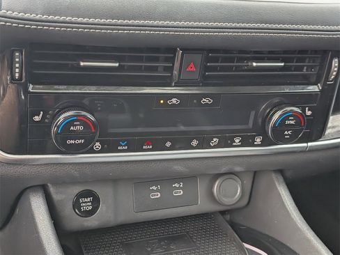 Certified 2024 Nissan Rogue SL w/ SL Premium Package image 15