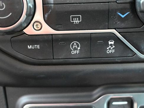 Used 2023 Jeep Wrangler Unlimited Sahara AWD/4WD image 11