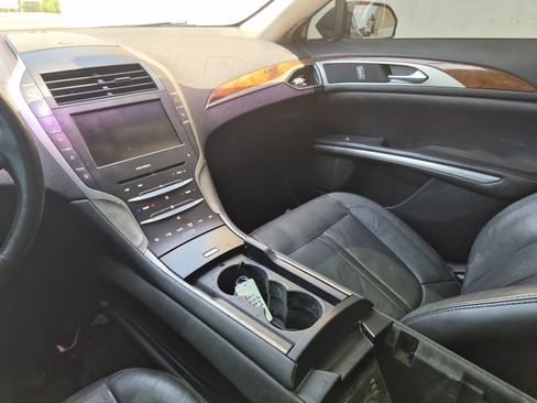 Used 2013 Lincoln MKZ FWD image 7