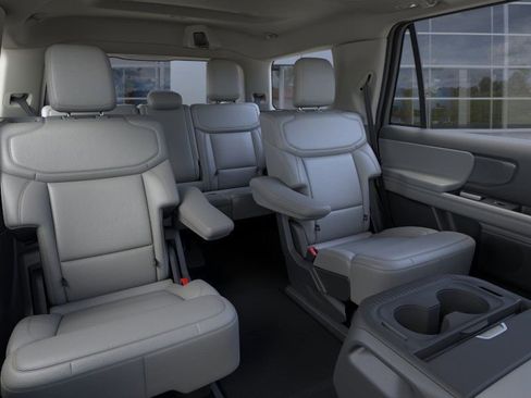 New 2025 Ford Expedition Active image 3