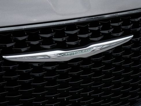 Used 2019 Chrysler 300 S image 42