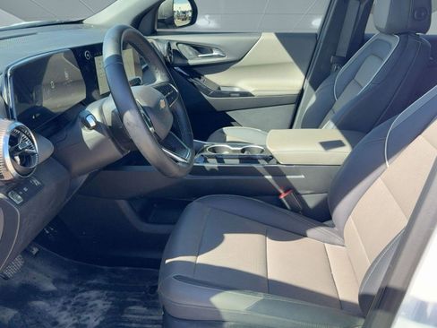 Used 2025 Chevrolet Equinox LT w/ Convenience Package II image 5