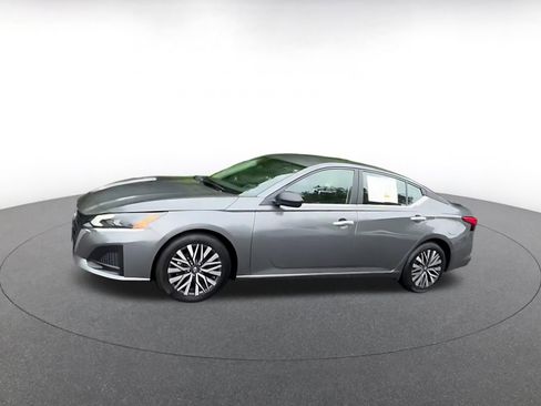 Used 2025 Nissan Altima 2.5 SV FWD image 7