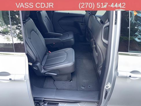 New 2026 Chrysler Pacifica Select image 41