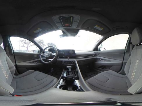 Used 2025 Hyundai Elantra SEL image 44