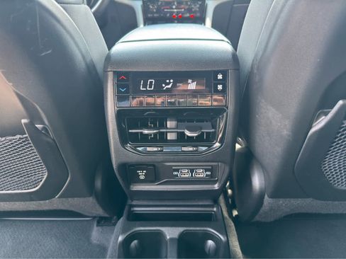 Used 2022 Jeep Grand Cherokee L Laredo image 14