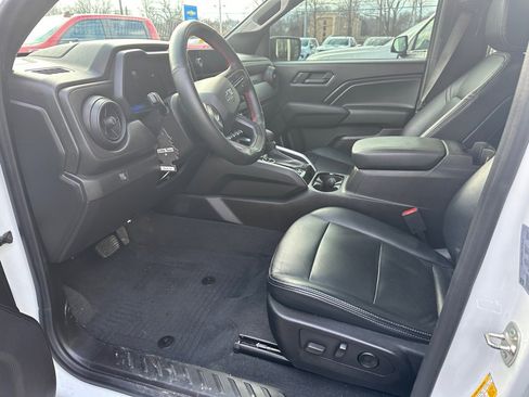 Used 2024 Chevrolet Colorado Trail Boss w/ Technology Package image 27