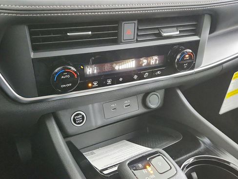 Used 2023 Nissan Rogue SV AWD/4WD image 22