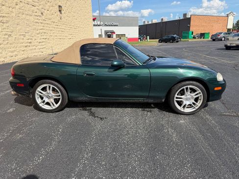 Used 2001 MAZDA MX-5 Miata RWD image 6