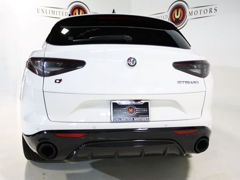 Used 2024 Alfa Romeo Stelvio Veloce image 32