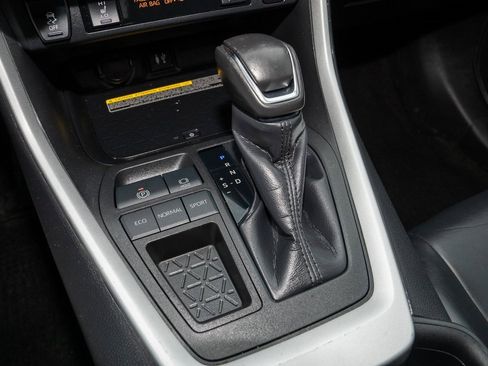 Used 2019 Toyota RAV4 XLE Premium image 19