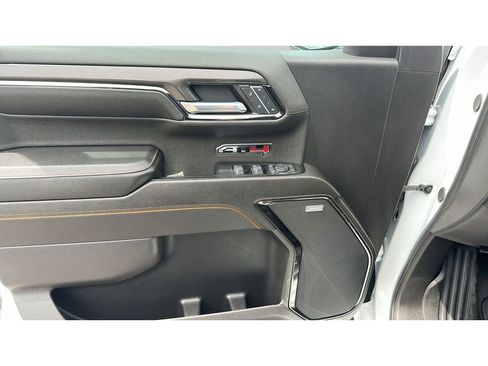 Used 2024 GMC Sierra 1500 AT4 w/ Technology Package AWD/4WD image 11